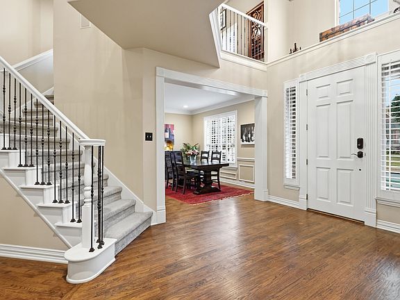5th image of 809 Weybridge Ln
