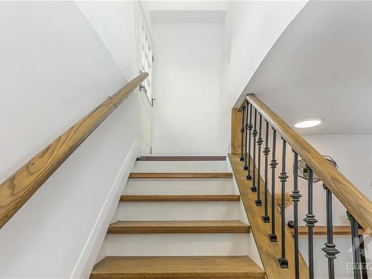 2093 Saunderson Dr — Photo 10