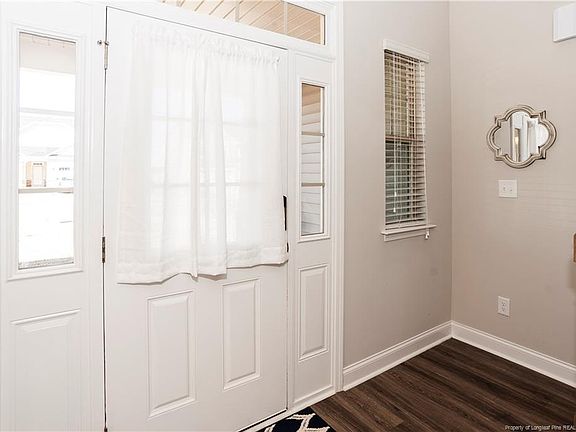 5th image of 304 Brentmoor Dr