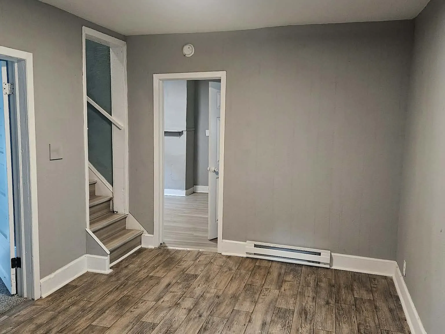 4 bed, 1256 sqft, $1,750 — Photo 2