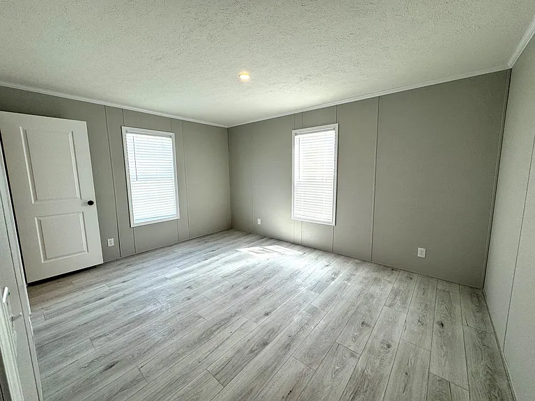 Westbridge Manor — Photo 32