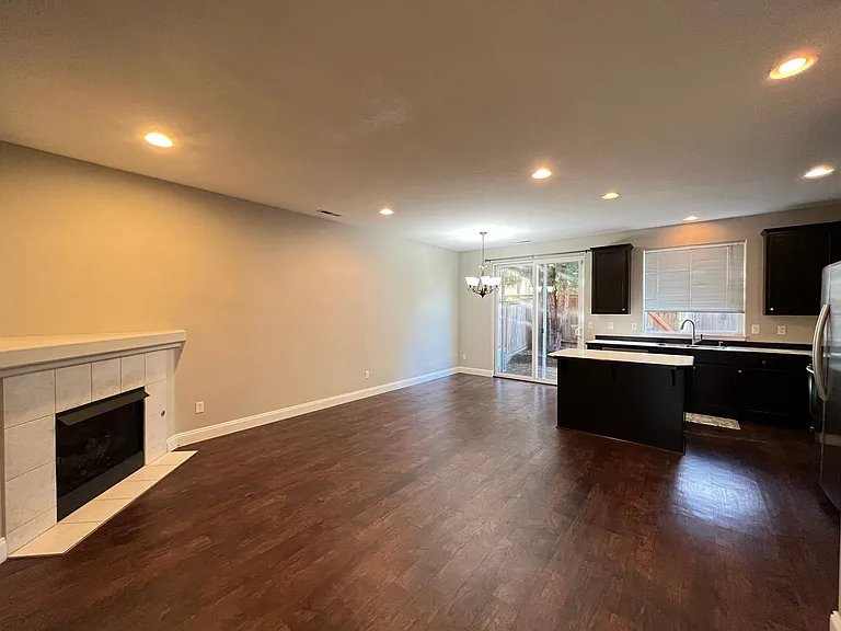 767 SW 198th Pl — Photo 4