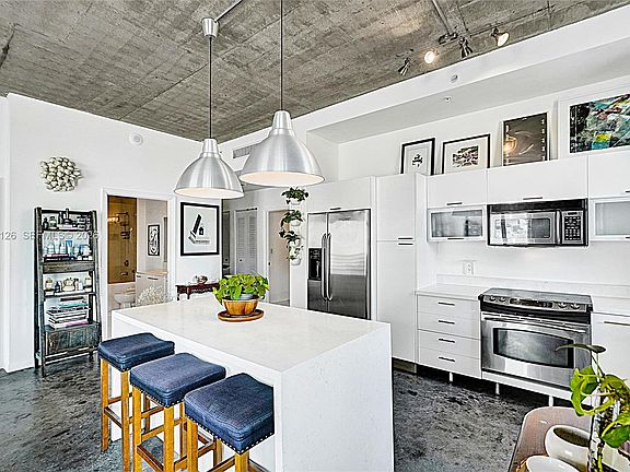 2nd image of 133 NE 2nd Ave APT 1013