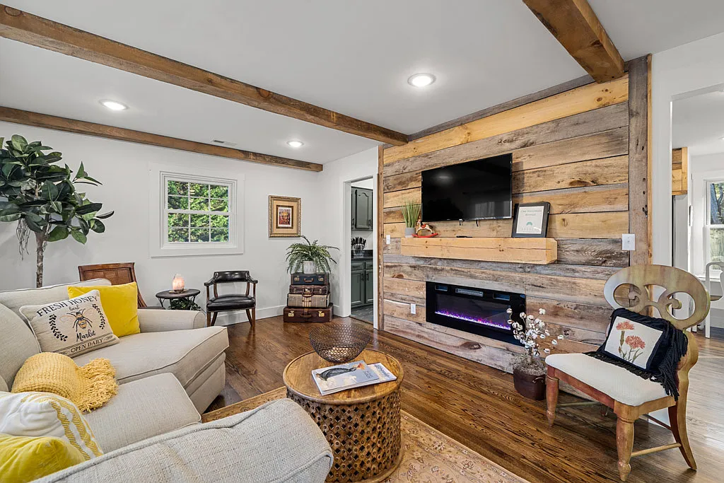6 bed, 3682 sqft, $7,000 — Photo 3