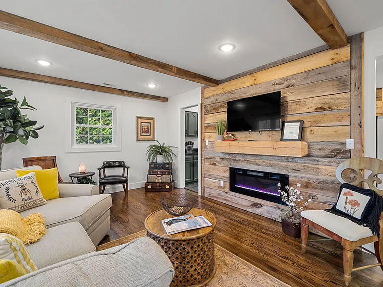 235 Royal Pines Dr — Photo 4