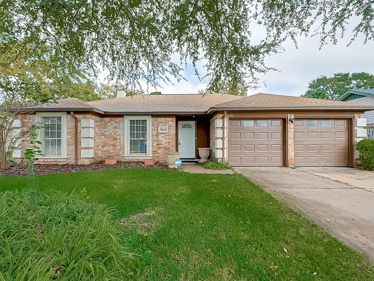 19610 Mallard Lake Ln — Photo 1