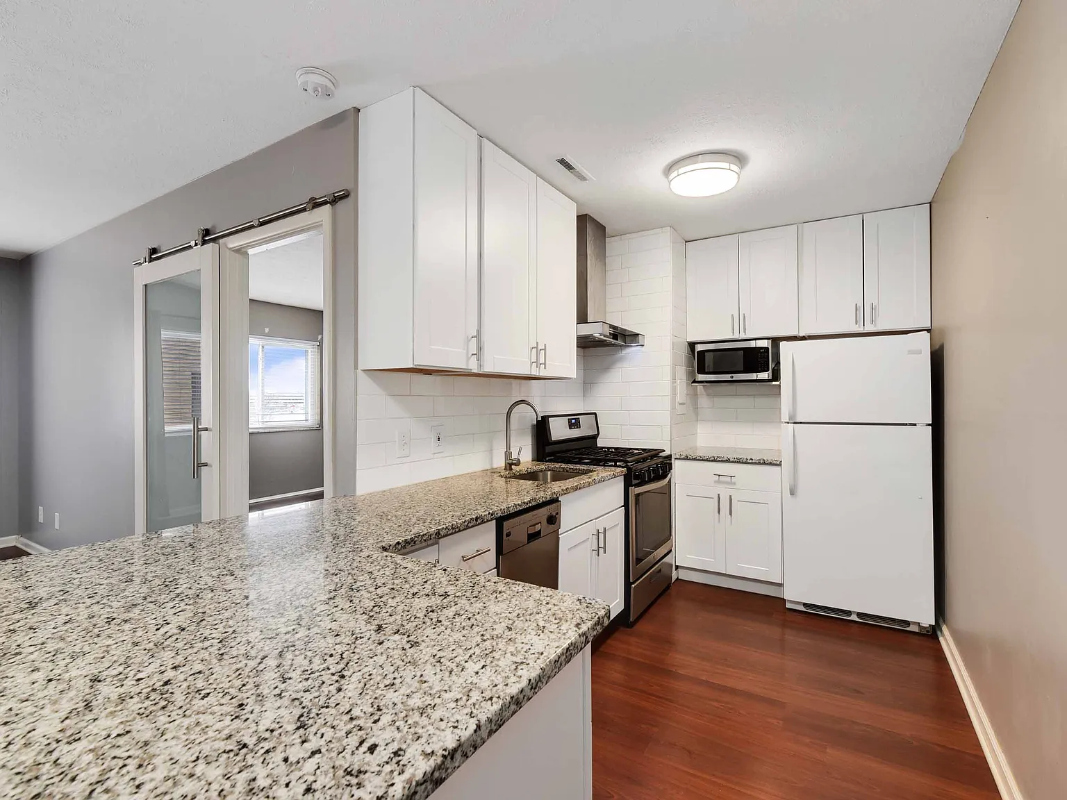 1 bed, 611 sqft, $995 — Photo 3