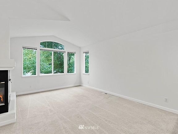 5th image of 16733 Cobblestone Dr