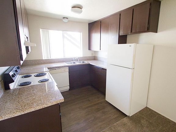 2nd image of 998 S Mollison Ave