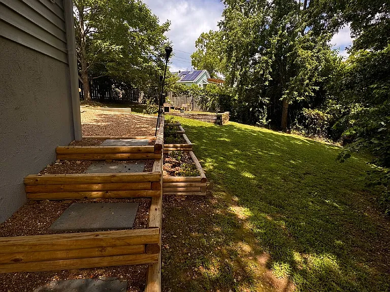 723 Lakeview Dr — Photo 28