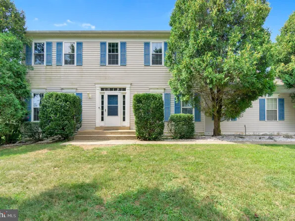 82 Crown Manor Dr, Stafford, VA 22556