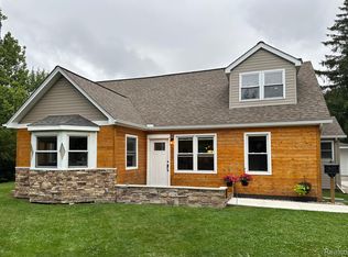 19925 Eastwood Dr, Harper Woods, MI 48225