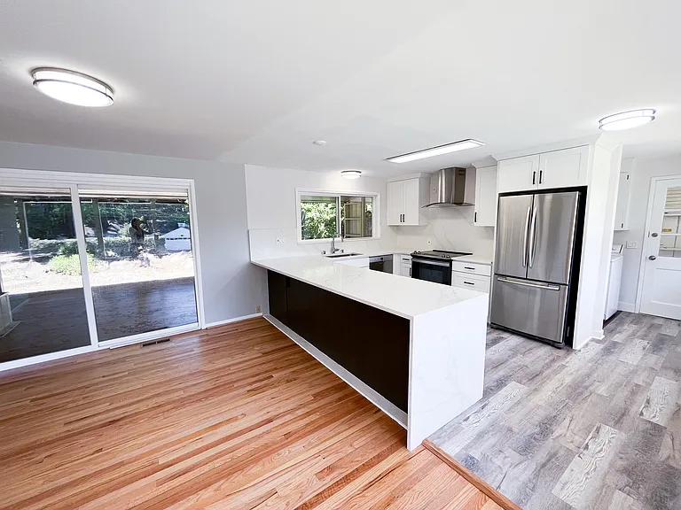 9000 Lake Washington Blvd NE — Photo 5