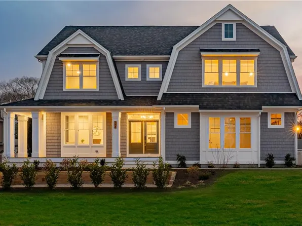 141 Fox Ridge Dr, Cranston, RI 02921