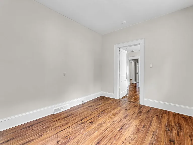 1320 W Friendly Ave — Photo 20