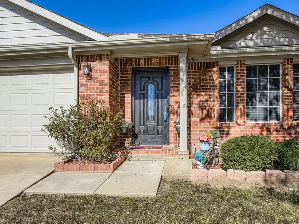 5121 Meridian Ln, Fort Worth, TX 76244