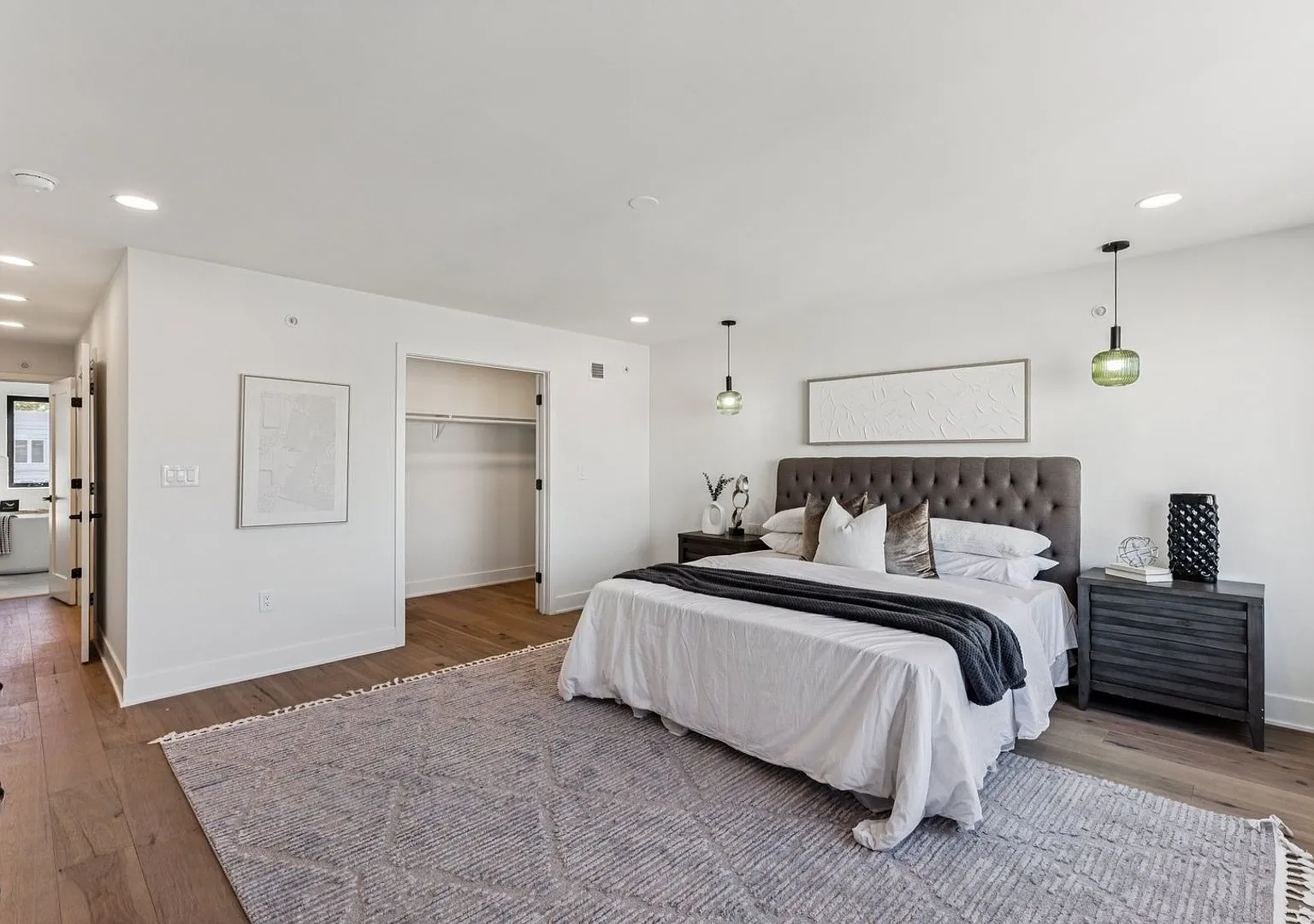 Spacious 5BR House in the Heart of Fairmount Philadelphia — Photo 4