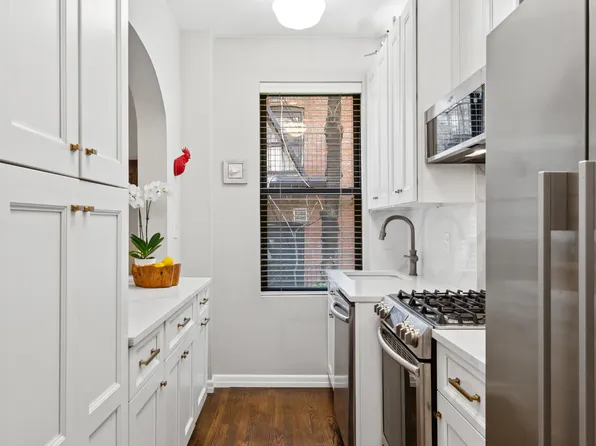 170 West 81st Street image 5 of 12