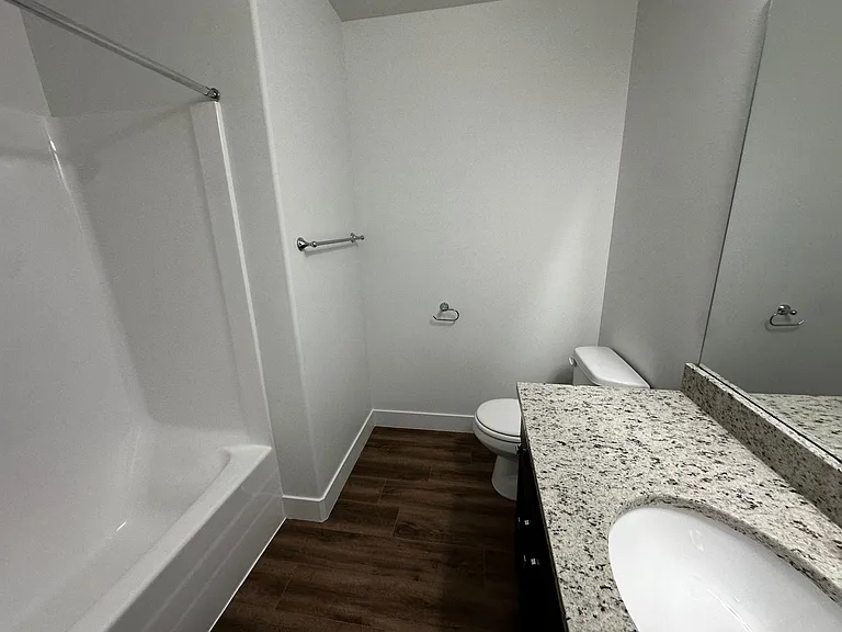 932 N Olson Dr — Photo 3