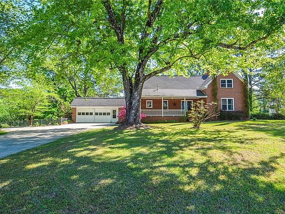 2nd image of 716 Killian Hill Rd