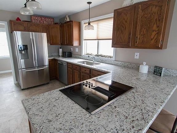 3rd image of 1427 Redwood Forest Dr