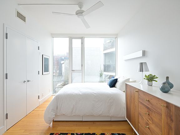 4th image of 904 Pacific St APT 302