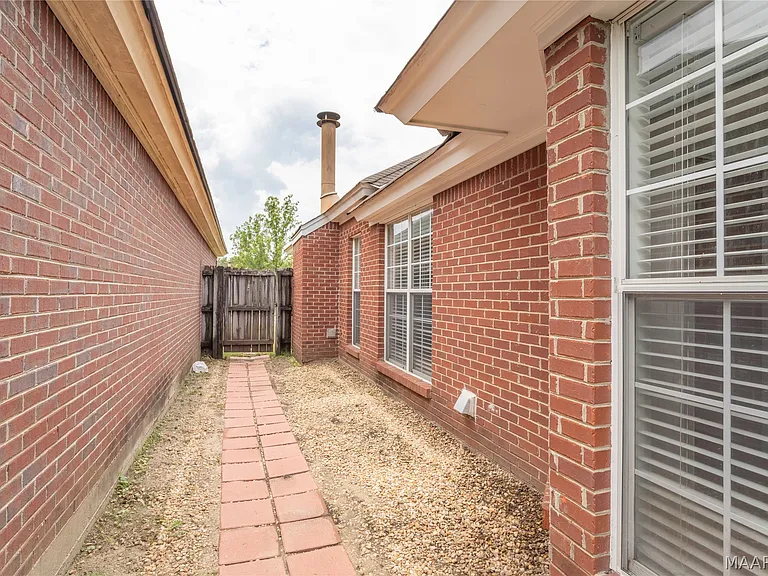 1161 Stafford Dr — Photo 29