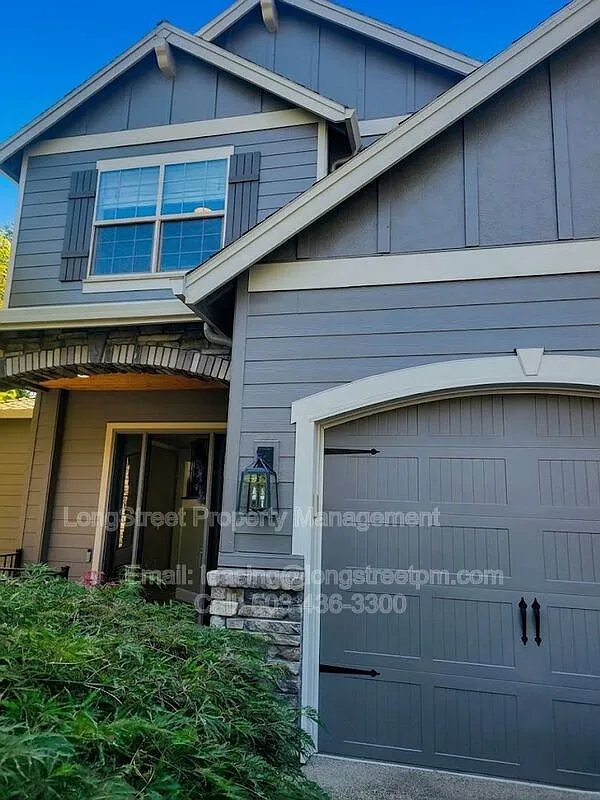 5 bed, 4.0 bath, 4049 sqft, $4,395 — Photo 2