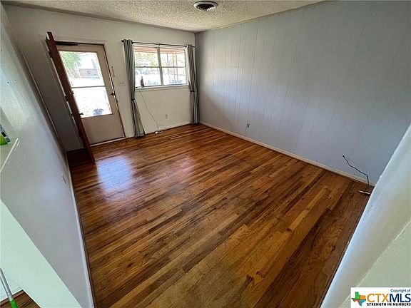 3rd image of 1002 Cove Ave