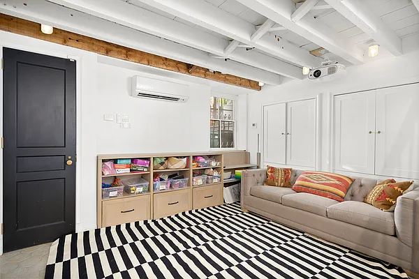 Sold by Compass | media 17