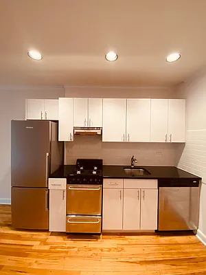 Rented by Metropolis Real Estate of Manhattan | media 8