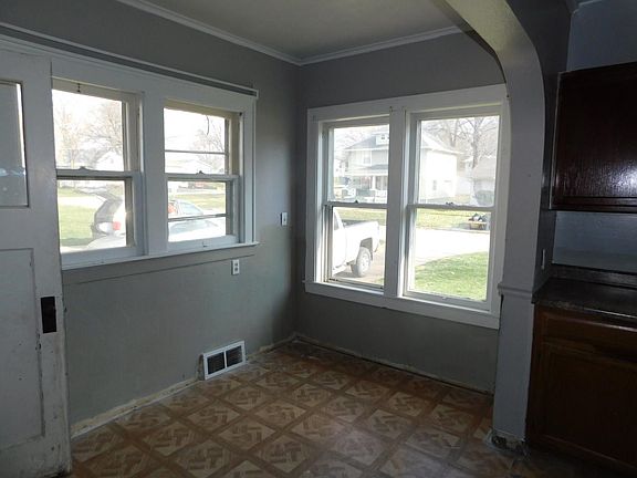 3rd image of 903 Iowa Ave