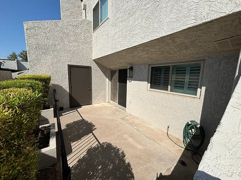 4910 N 74th St — Photo 33