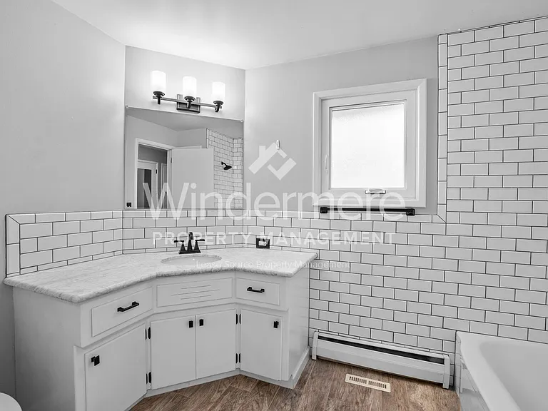 1706 E 38th Ave — Photo 10