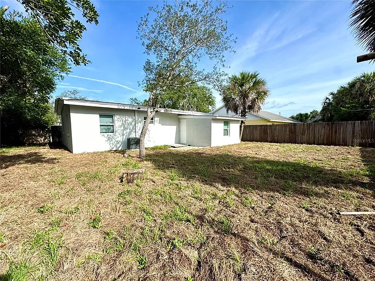 9805 N Myrtle St — Photo 9
