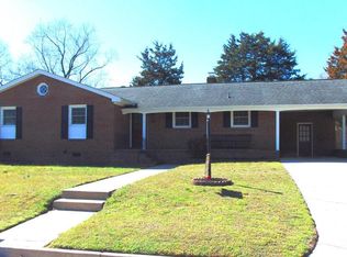 914 Lakewood Dr, Colonial Heights, VA