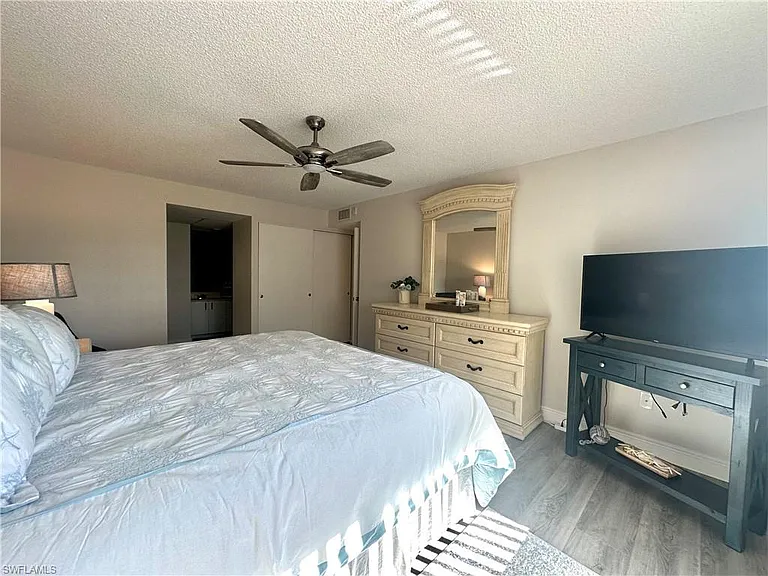 555 Park Shore Dr #B-311 — Photo 23