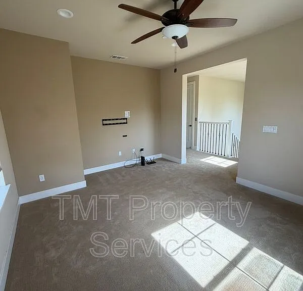 2839 Sevilla Ln — Photo 6