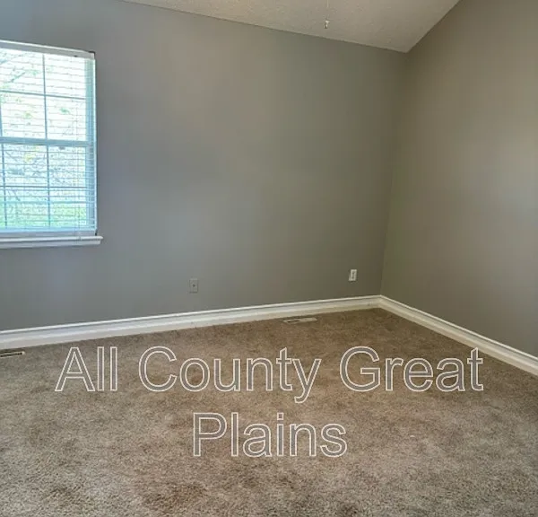 1400 NW Jefferson Ct — Photo 4