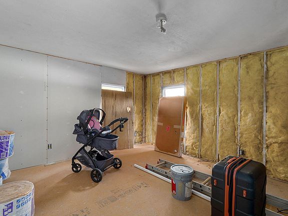 18th image of 1604 W Crossland Street