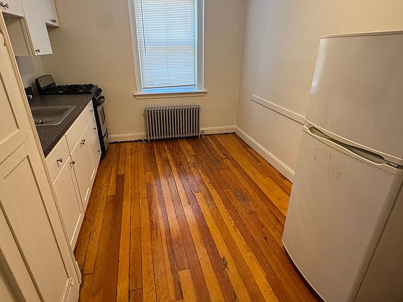 5th image of 73 Central St APT 8