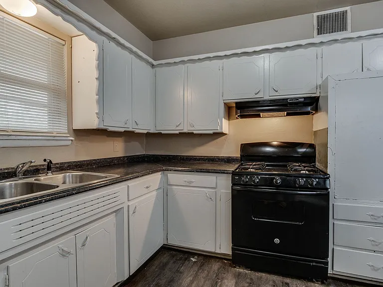 3005 SW 52nd Pl — Photo 14