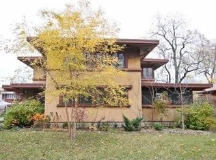 7121 S Paxton Ave, Chicago, IL 60649