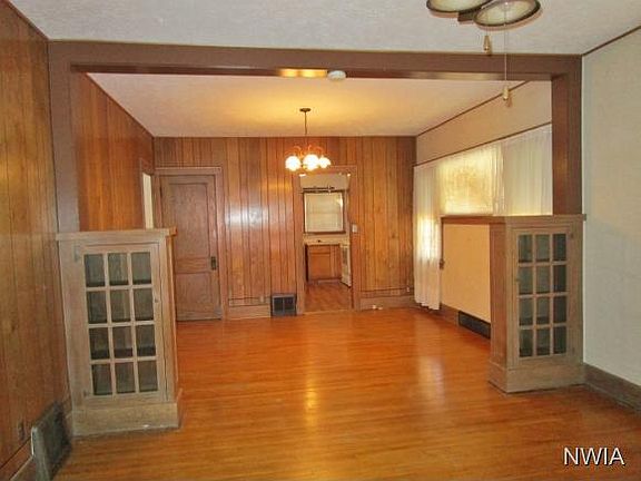 3rd image of 910 21st St