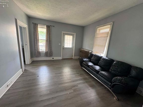 2nd image of 1007 Carr St