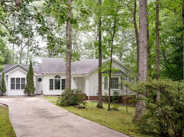340 Thornwood Ln, Youngsville, NC 27596