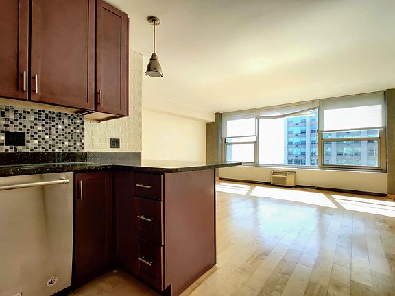 4th image of 3600 N Lake Shore Dr Unit 2517