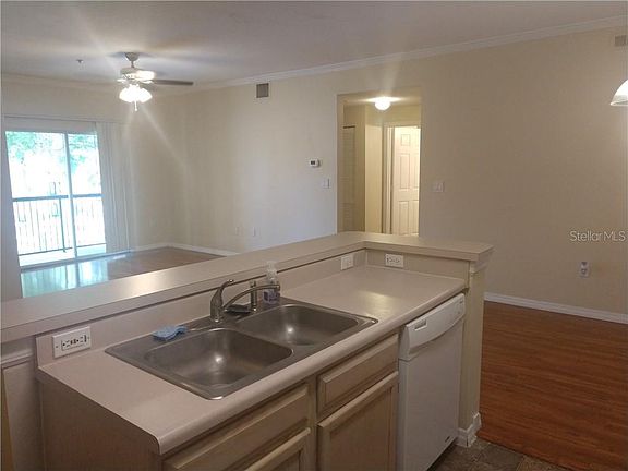 5th image of 5618 Pinnacle Heights Cir APT 303