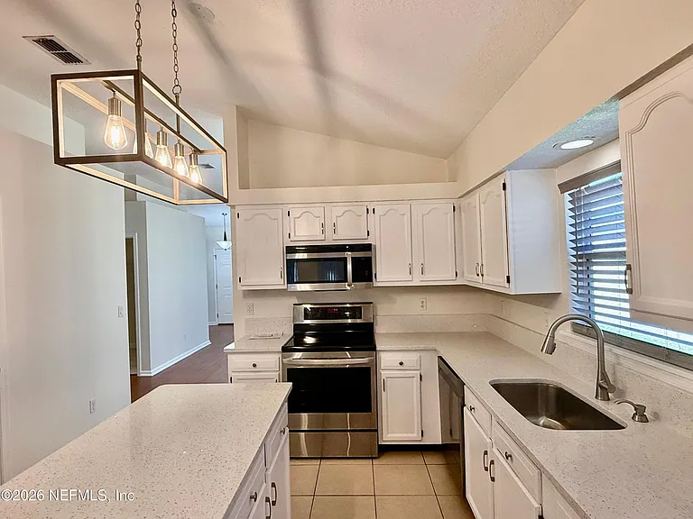 8796 Chambore Dr — Photo 10