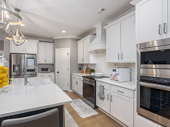 3rd image of 7444 Flatbush Dr